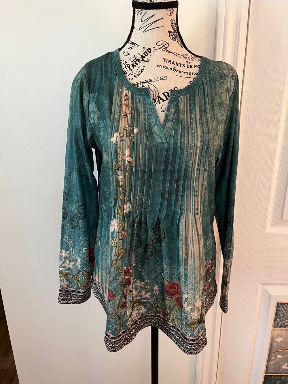 Source Unknown Teal Floral Pintuck V-Neck Tunic